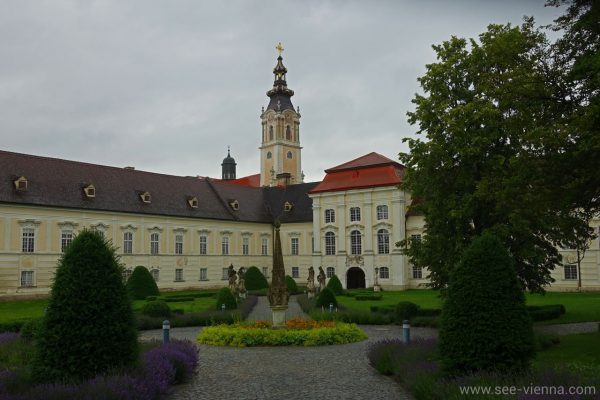 Kamptal Weintour Stift Altenburg Eingang